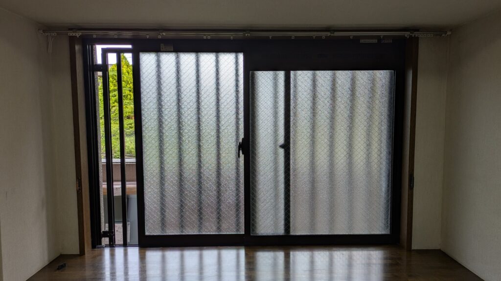 福岡市中央区小笹のマンション 内窓(二重窓)取付前の写真(施工前