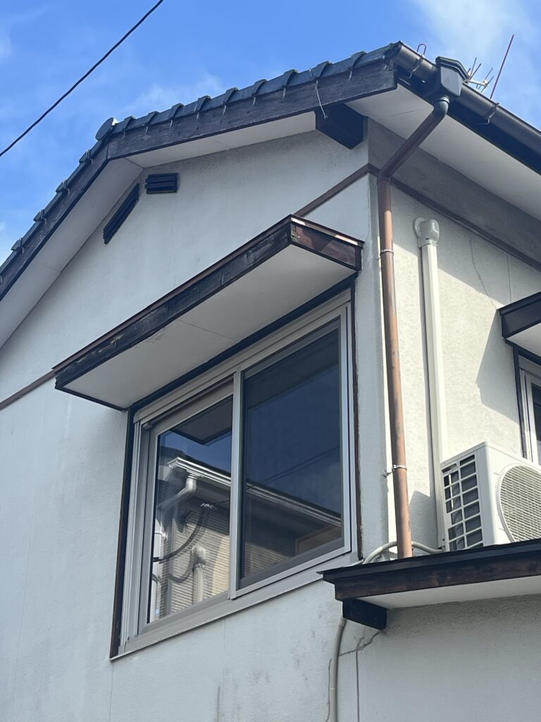 福岡市東区で2階の窓を足場不要で窓取替!After 網戸クリアネット