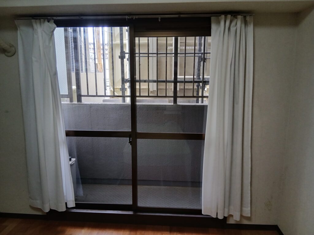 福岡市東区　マンション　内窓施工前