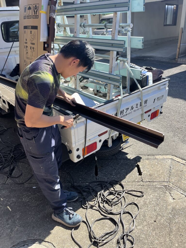 春日市　ドアリモ　額縁加工