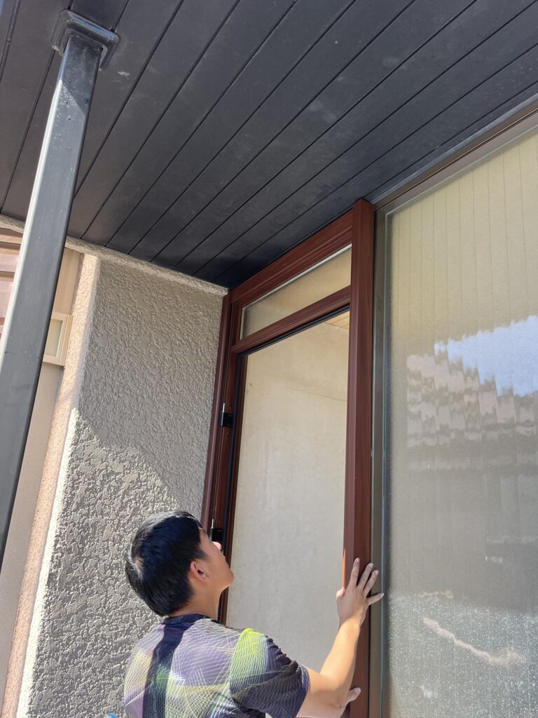 春日市　YKKAPドアリモ　施工中