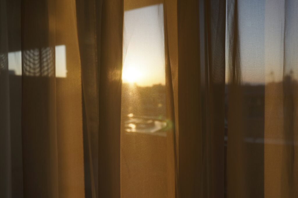 西日がひどい　窓