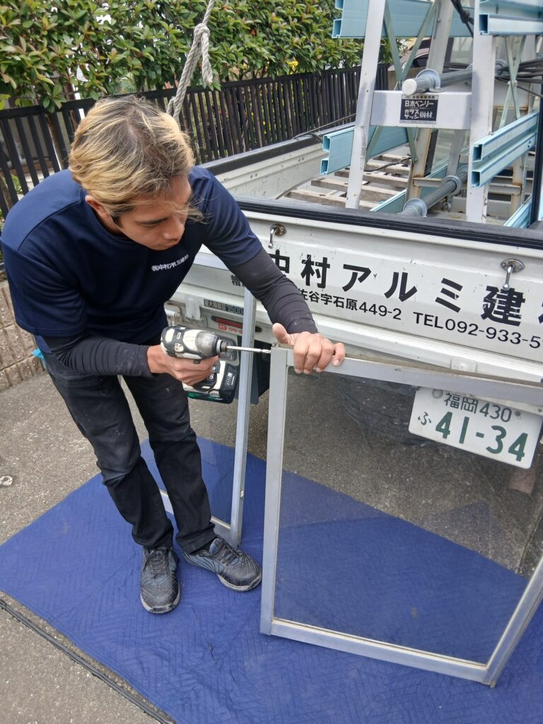 筑紫野市でアタッチメントペアガラスにガラスを取替