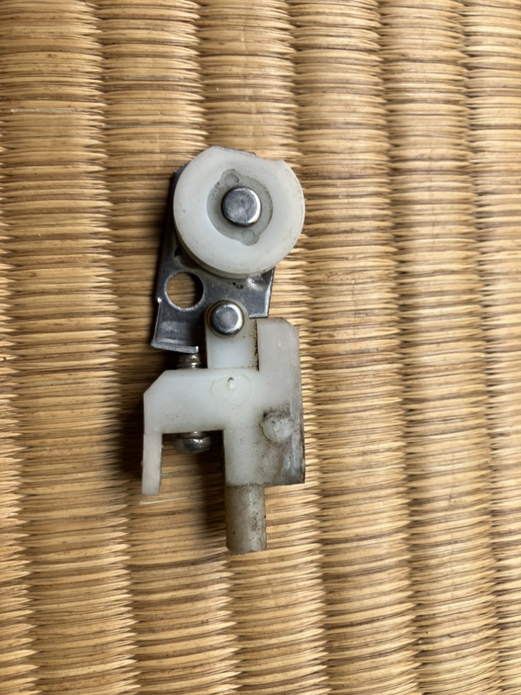 経年劣化した戸車