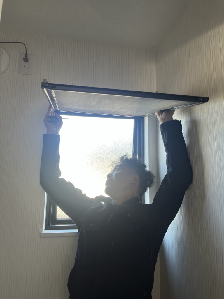 宇美町　マドリモ　既存網戸取り外し