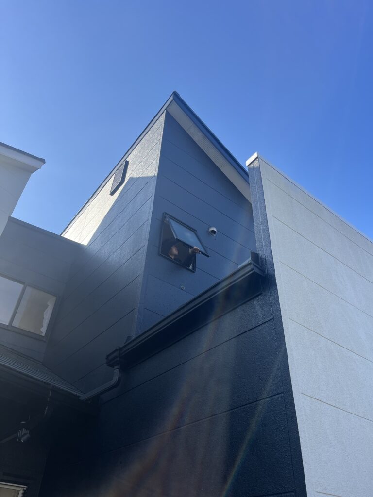 糟屋郡宇美町マドリモ施工中で既存の窓の取り外し