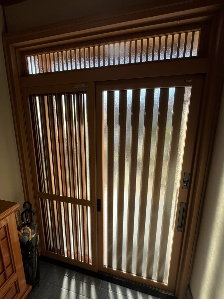 糟屋郡粕屋町ドアリモ玄関引戸の施工完了後の内側の全体