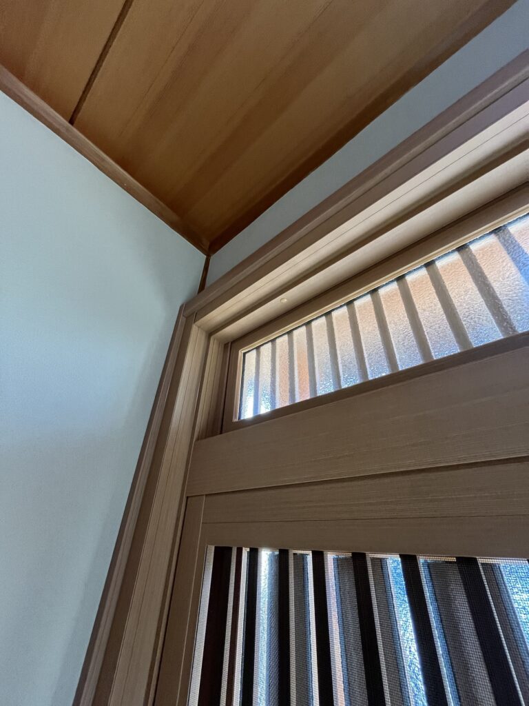 糟屋郡粕屋町でドアリモ玄関引戸の完了後の内側の上部