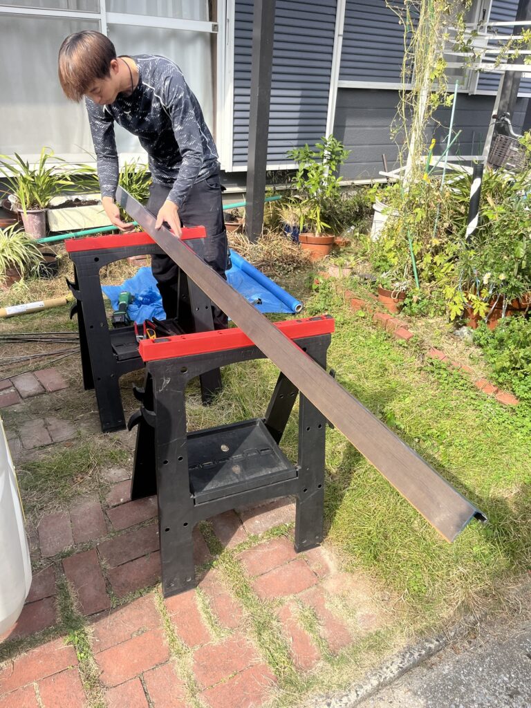 福岡市南区でドアリモの部材加工中