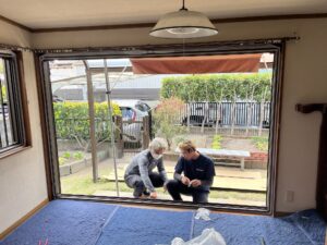 筑紫野市で窓交換のためマドリモの枠を取付