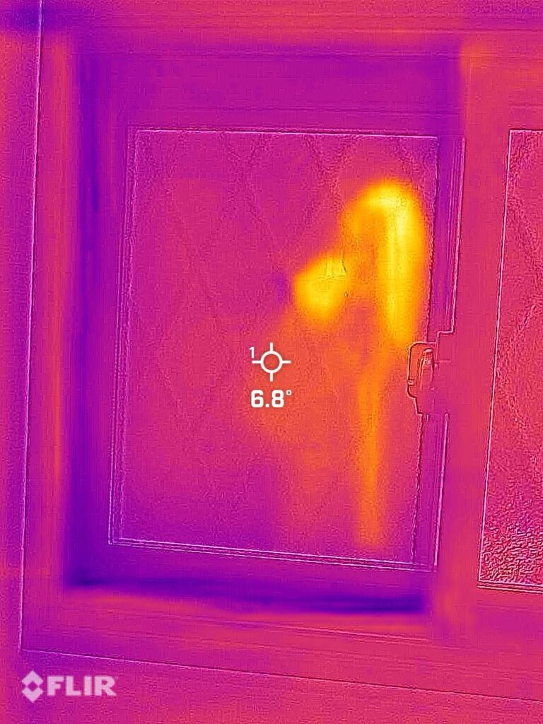 内窓を閉めた時の内窓のガラス表面温度