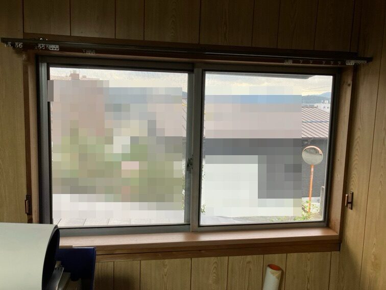 東区2階窓マドリモ施工前