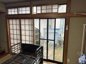 福岡市東区和白で和室の窓に内窓取付前の様子