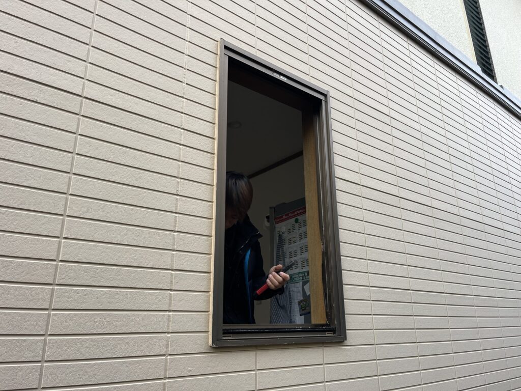 マドリモのためジャロジー窓のガラス取り外し