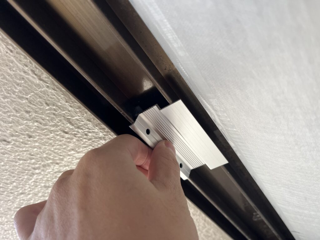 マンションマドリモの上枠アタッチメント部材の取付