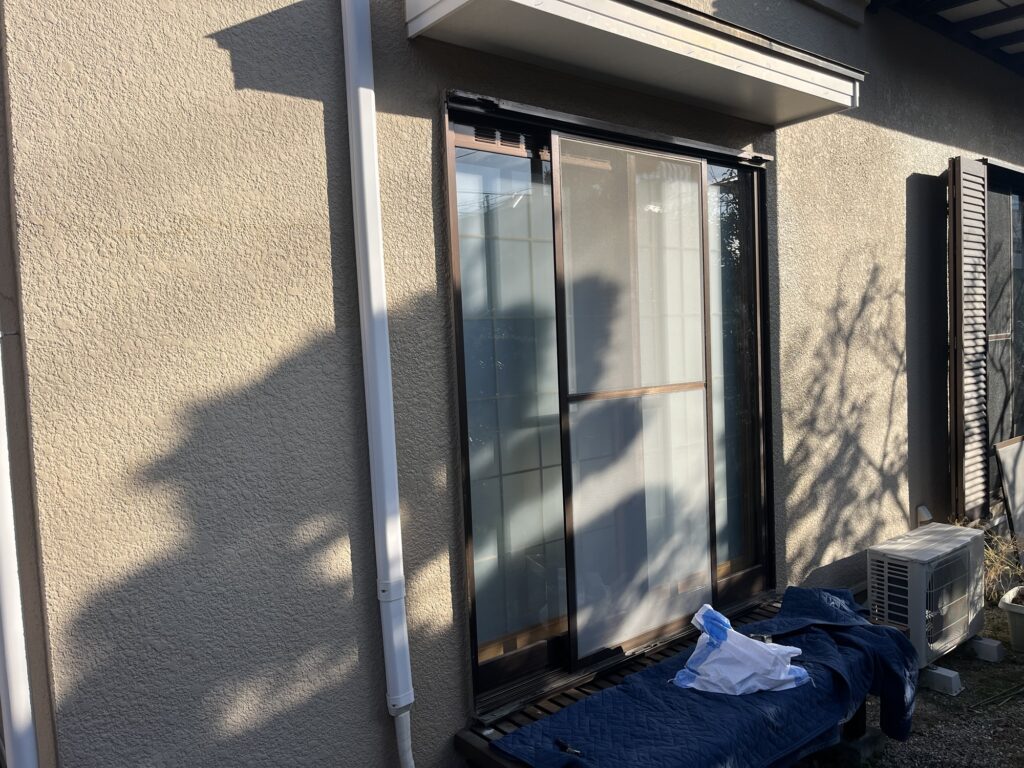 筑紫野市サッシの雨戸解体中