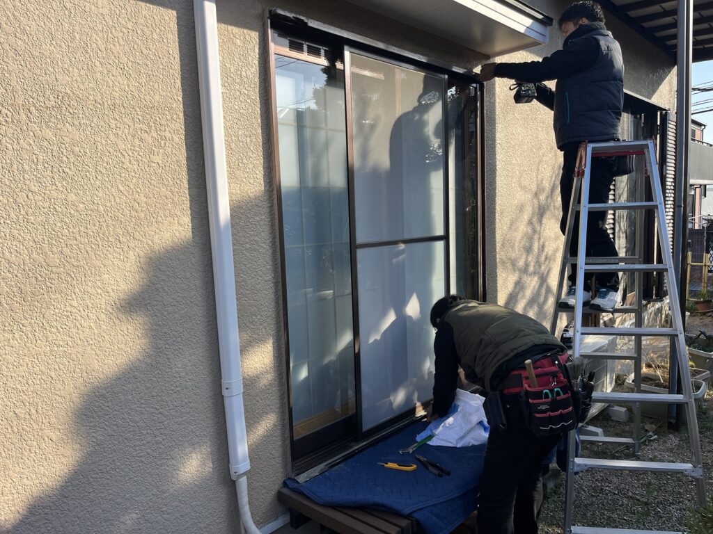 筑紫野市マドリモシャッターボックス下げ土間納まり工事中