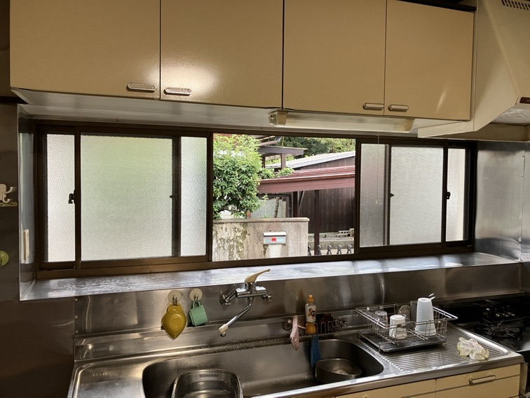 福岡市キッチン内窓　取付前