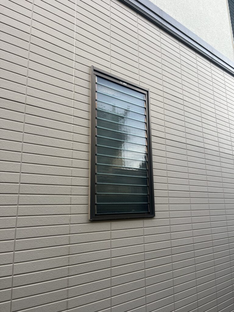 筑紫野市マドリモ交換前のルーバー窓
