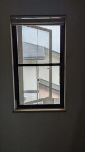 窓交換前の縦辷り窓の様子
