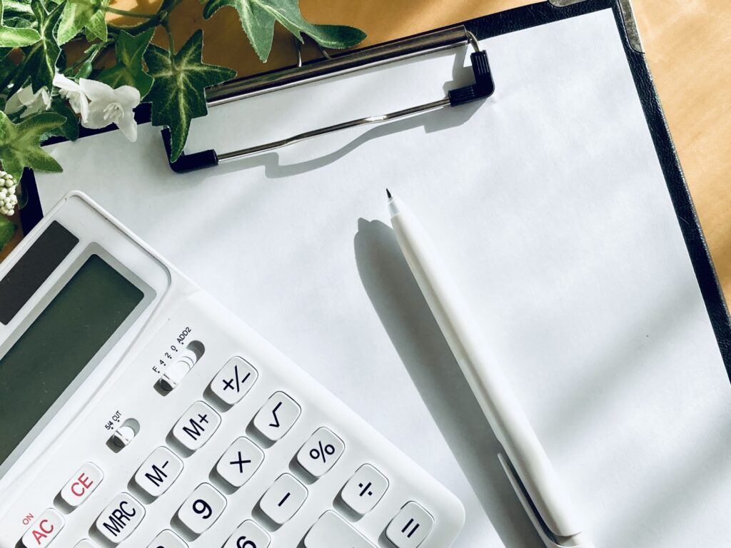 電卓とメモとペン