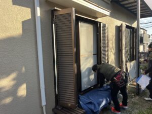 筑紫野市天拝坂の窓の雨戸解体前の様子