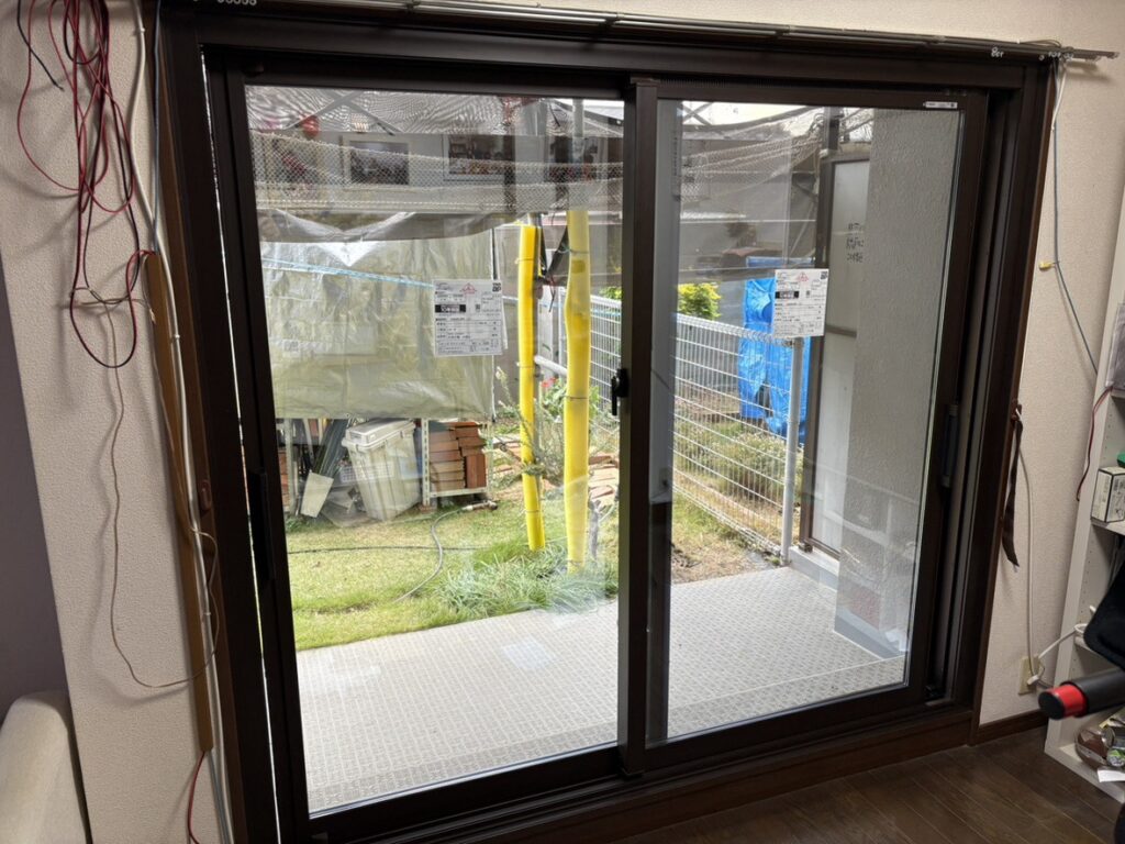 福岡市のマンションで窓のカバー工法をした後の様子でガラスはトリプルガラス