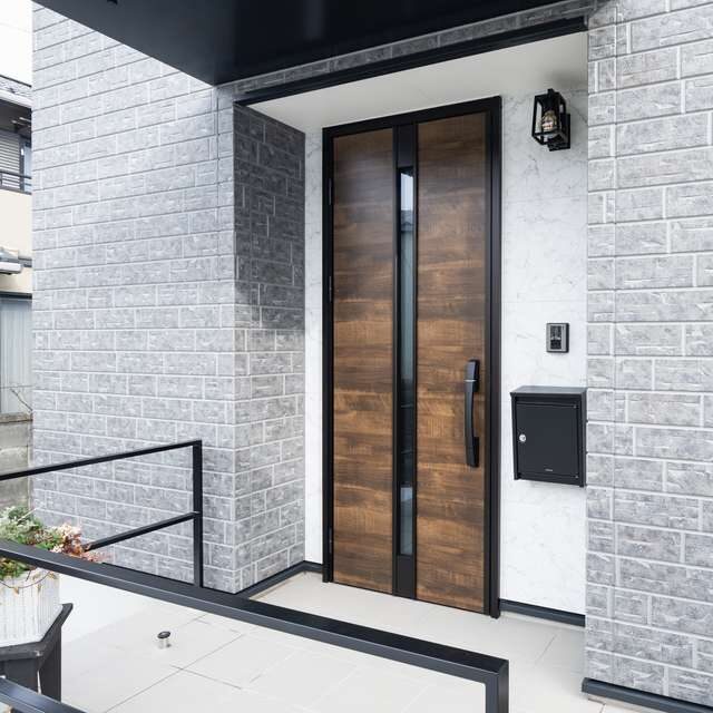 片開きドアの玄関写真