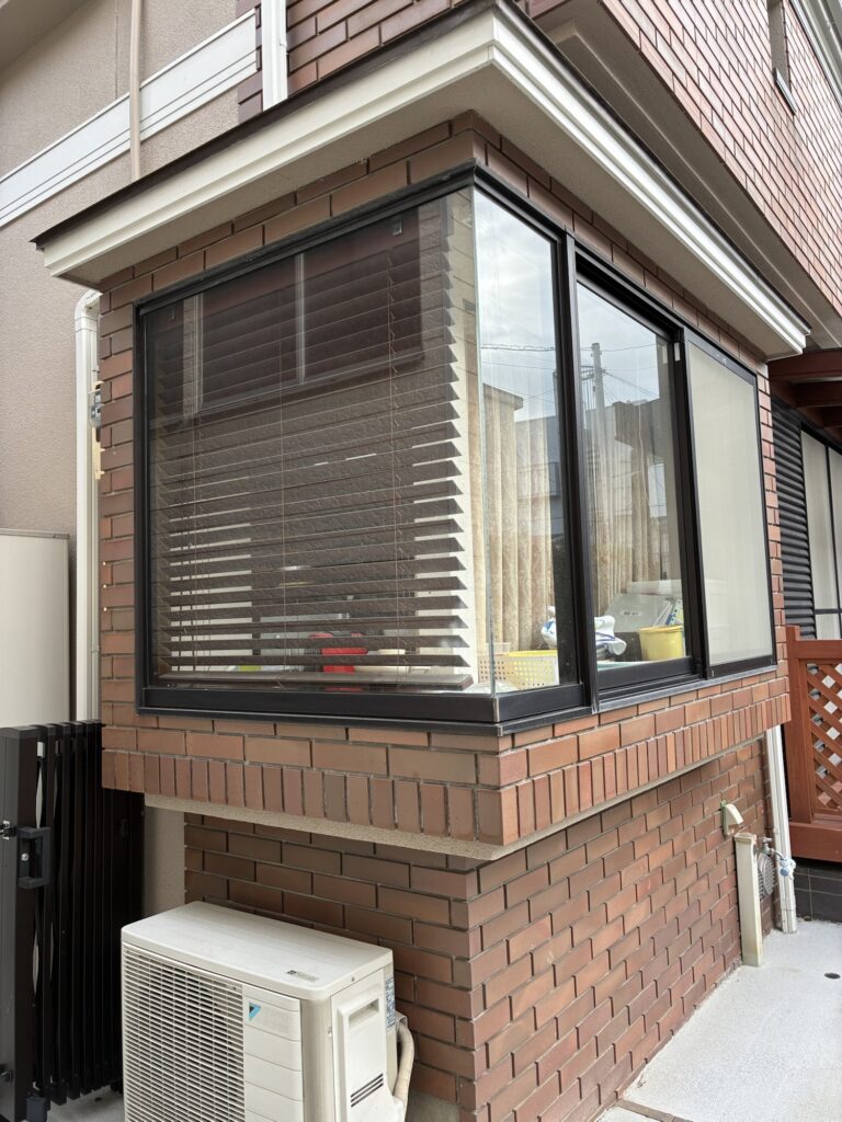 コーナー出窓に面格子取付前の様子