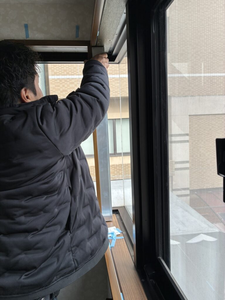 方立のカバー設置