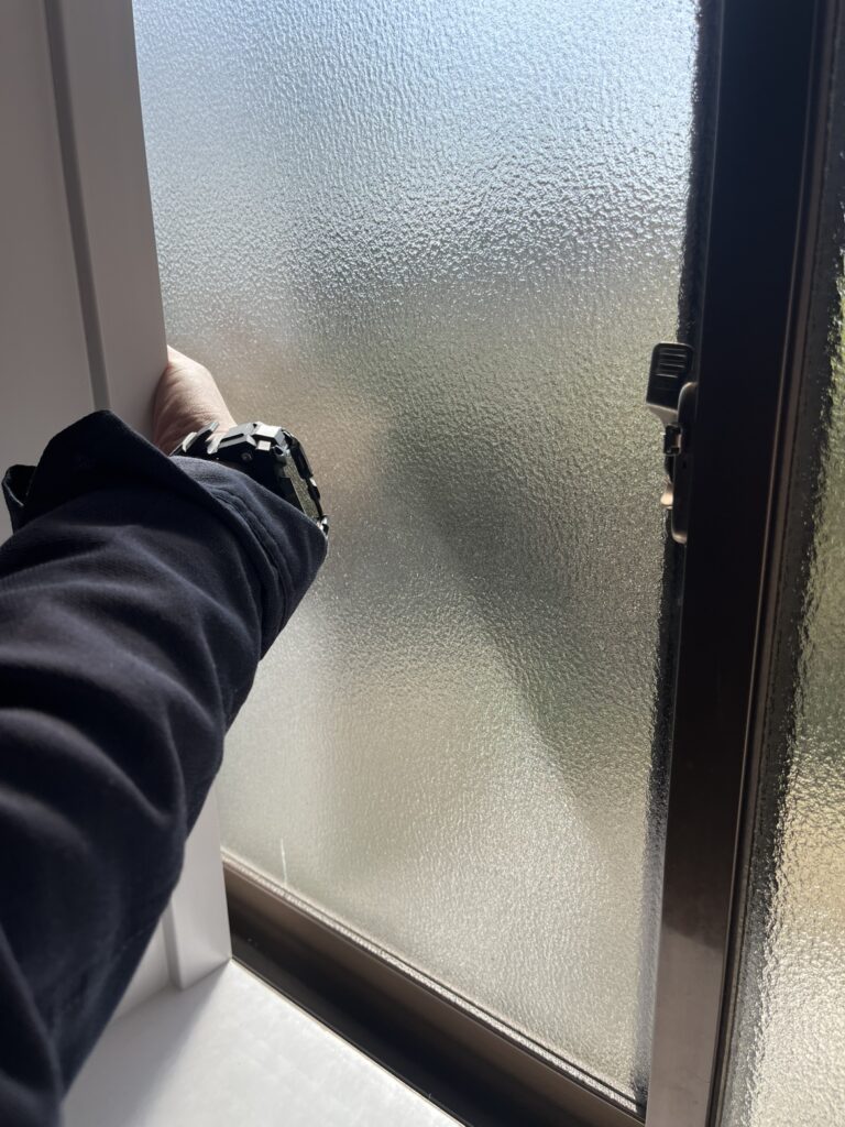 ユニットバス工事後　窓　操作のしづらさ