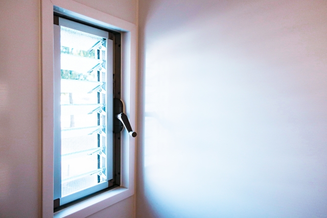 ルーバー窓（ジャロジー窓）