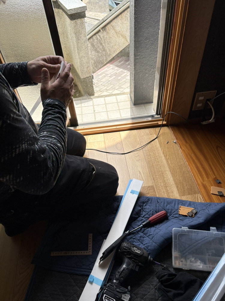 内窓取付　歪み補正作業　