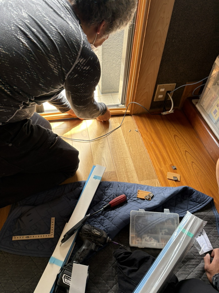 内窓取付　歪み補正作業　スペーサー