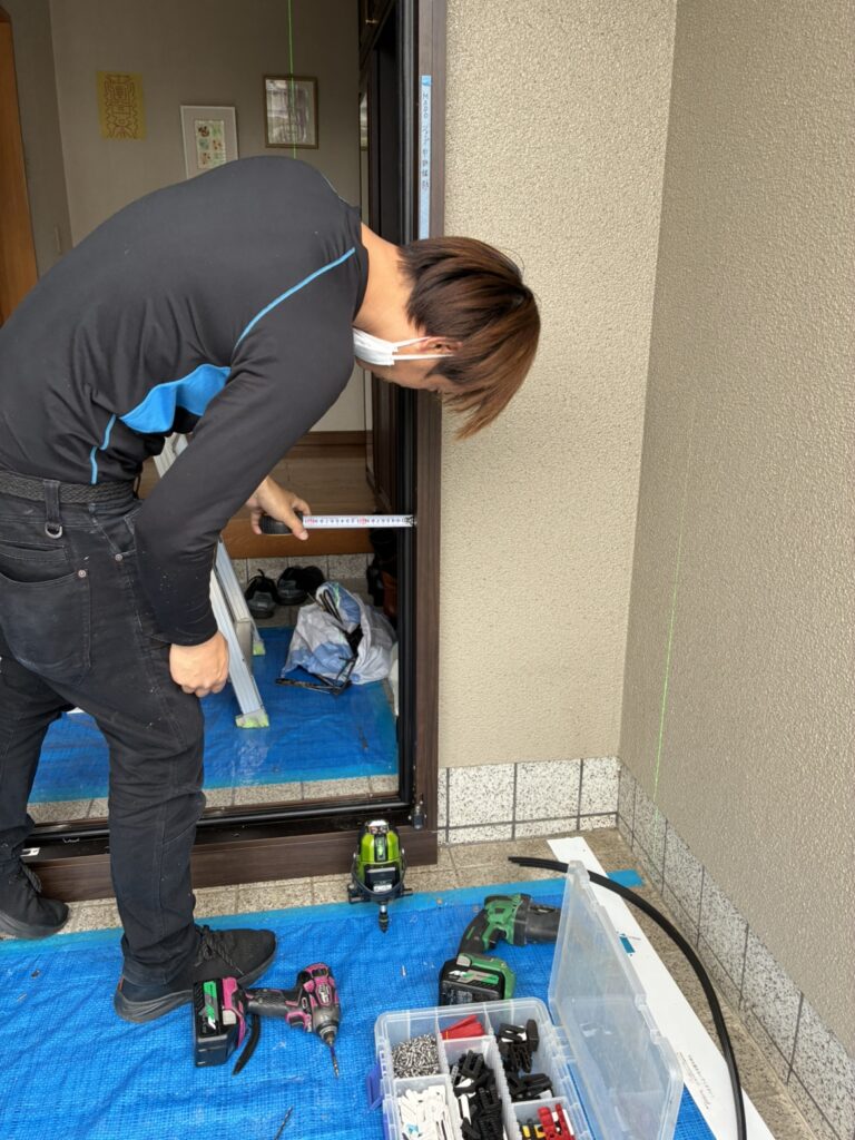 ドア枠の水平・垂直の確認