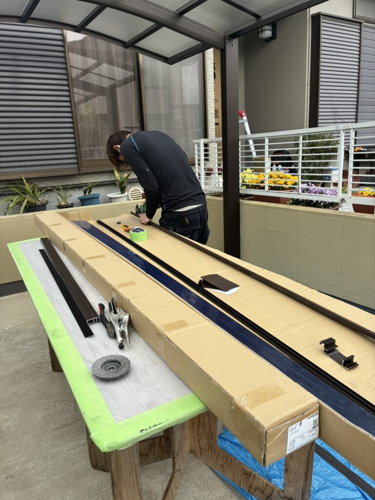 外額縁の切断工程