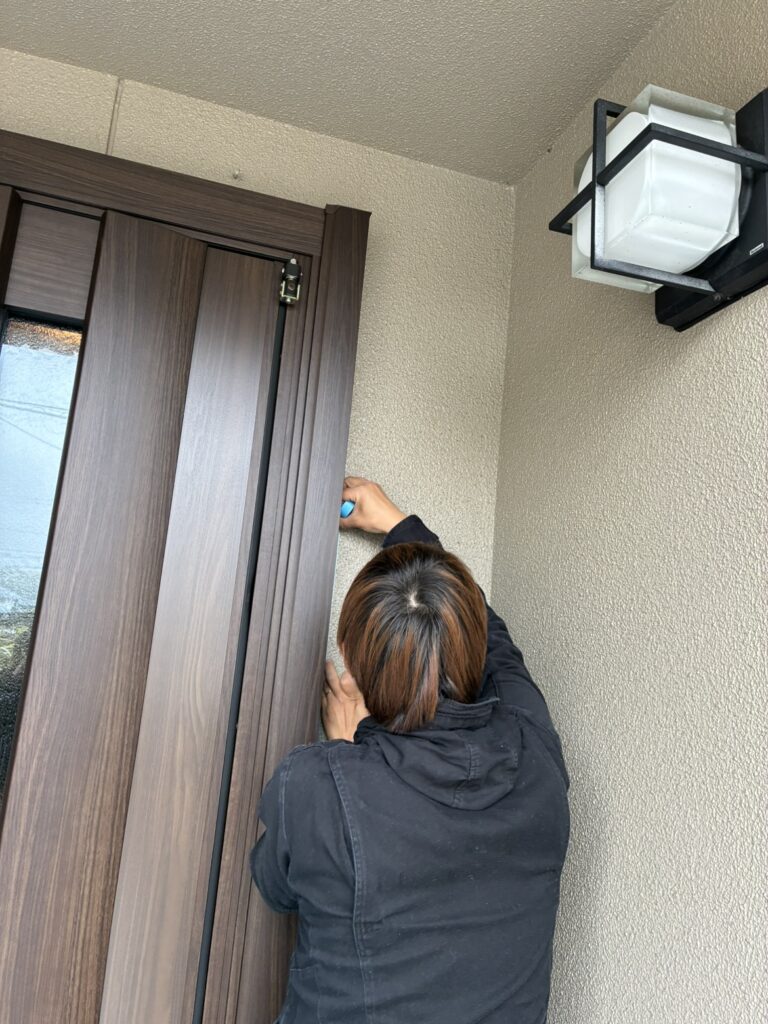 外観右側の養生の様子