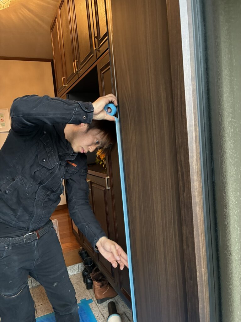 室内側の養生の様子