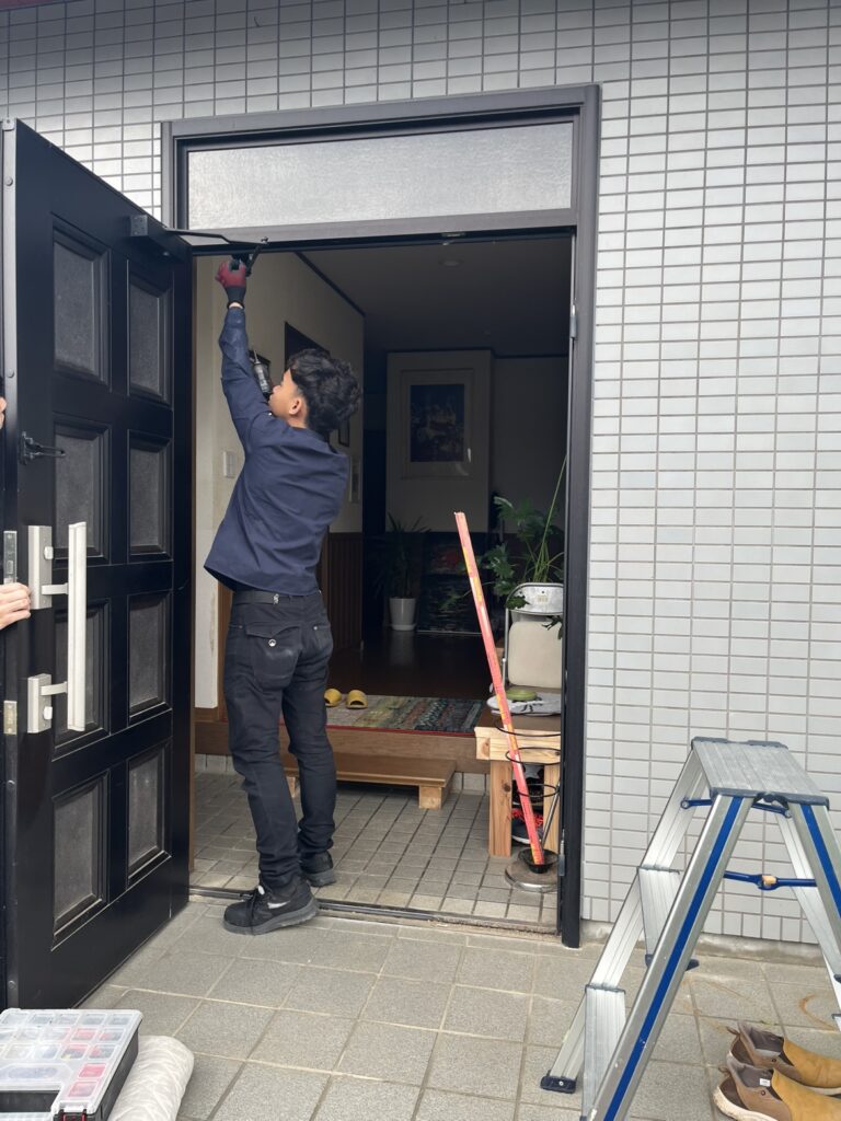 ドアクローザー取り外し