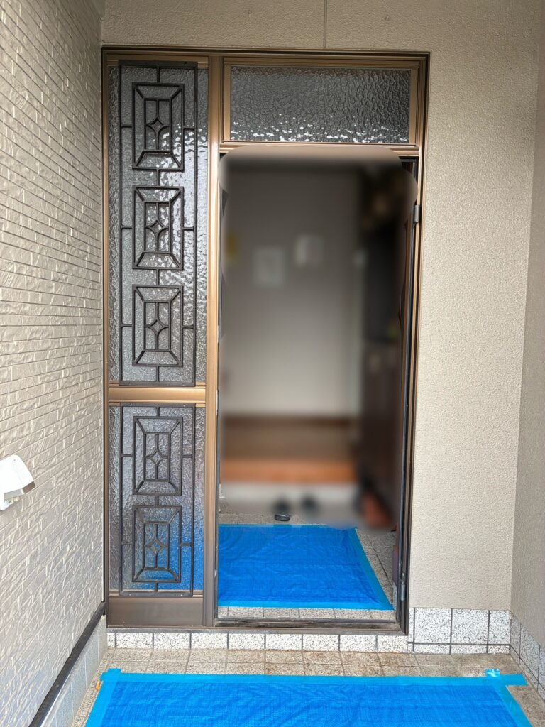 ドアを取り外した玄関ドア