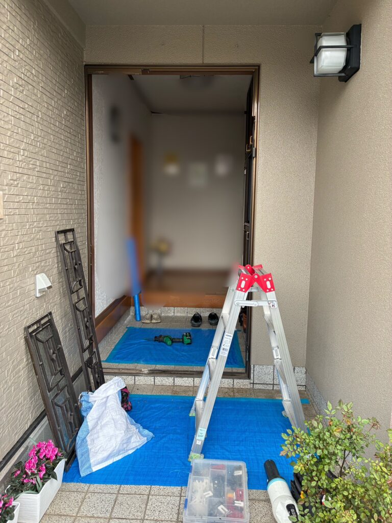 枠だけの玄関ドア