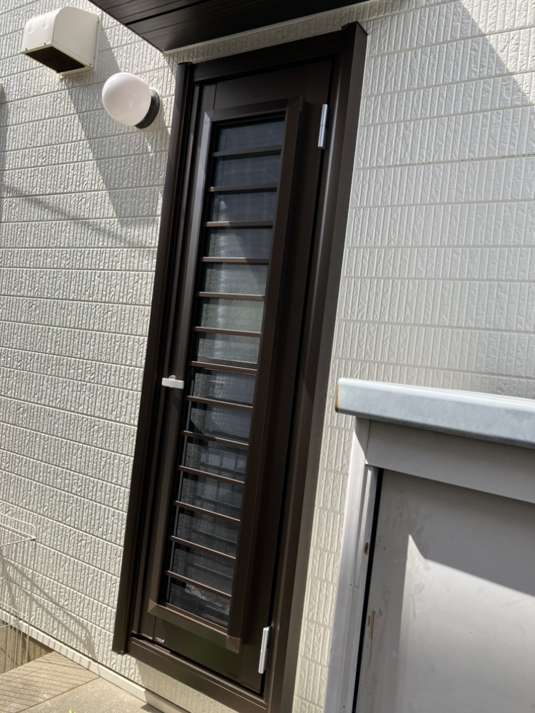 ドアリモ勝手口リフォーム後トリプルガラスのシリンダーレス仕様