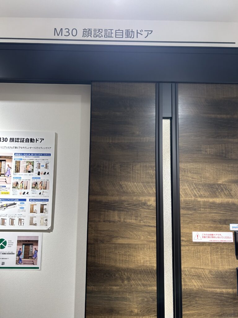 M30顔認証自動ドア