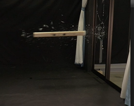 台風の時の応急対策で対策なしでガラスがわれてしまっている