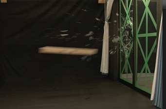 台風の時の応急対策で対策でガラス室内に養生したがガラスがわれてしまっている