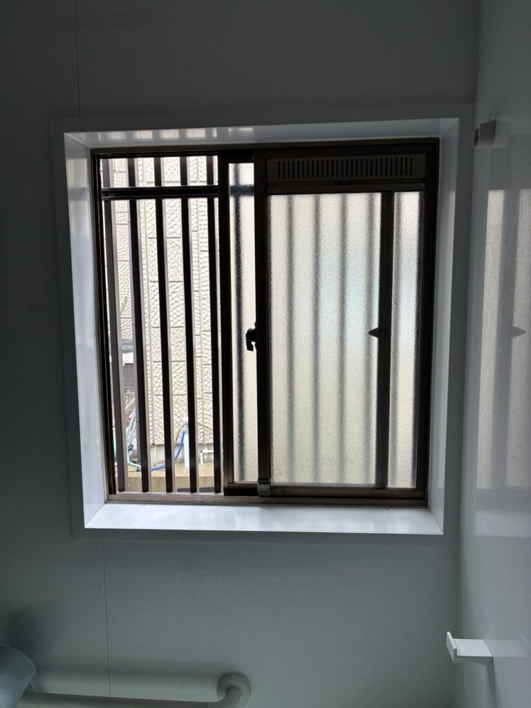 志免町石橋台浴室窓リフォーム前