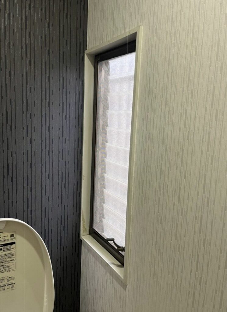 志免町窓交換前のルーバー窓