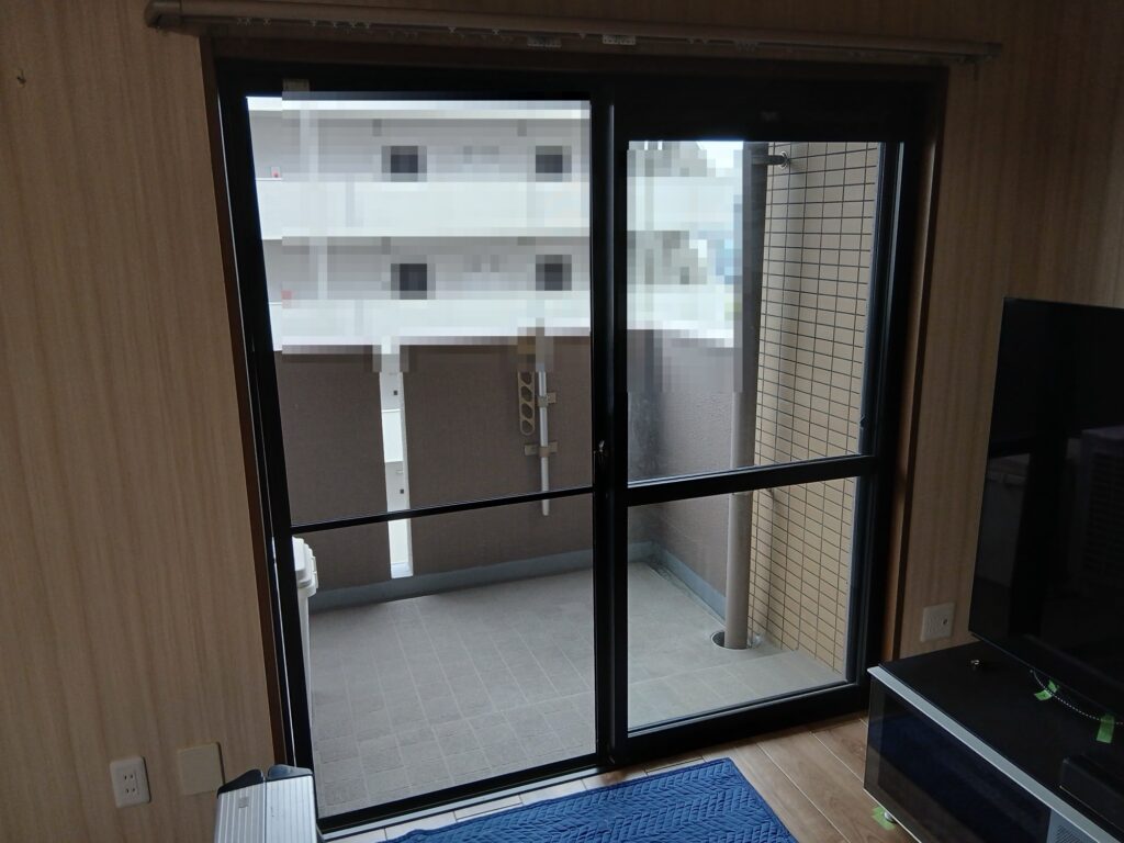 窓リフォーム前　マンションマドリモ前