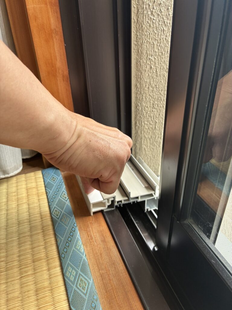サンプルを置いた窓