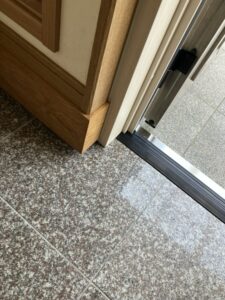 岡垣町ドアリモ後の下側の様子